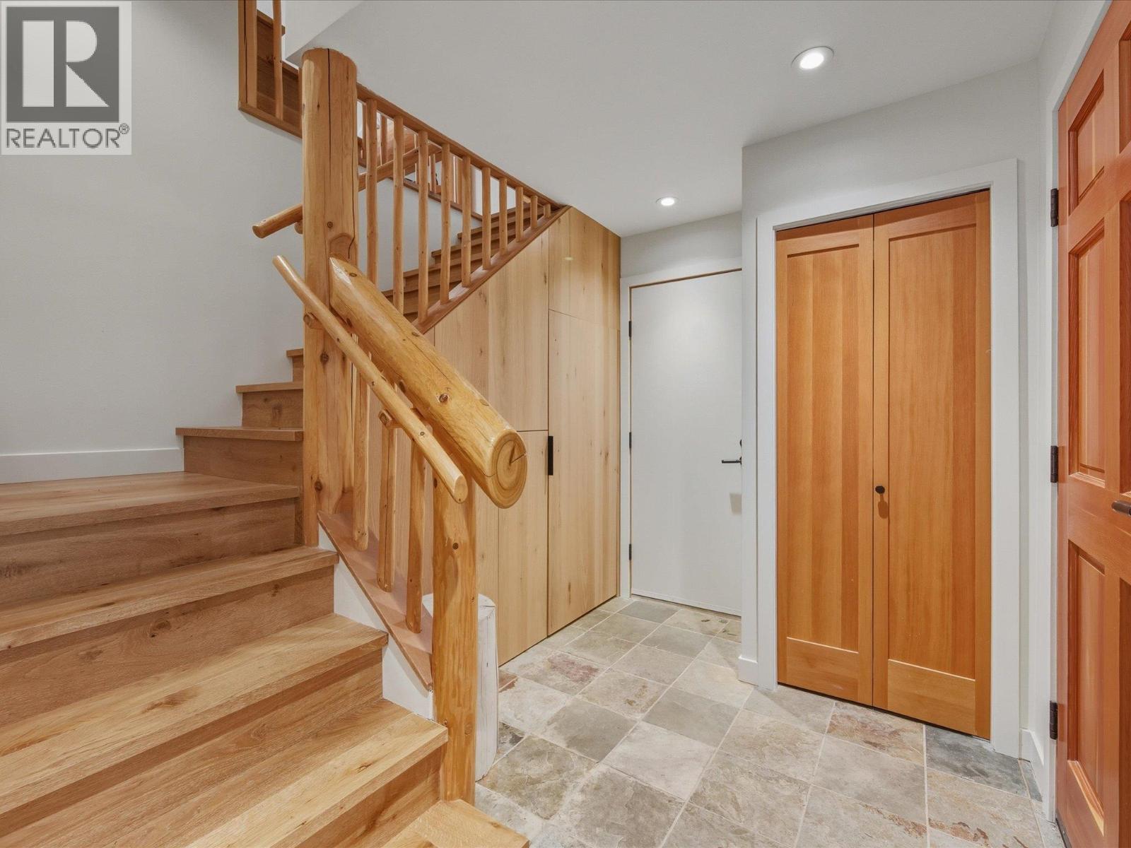 2315 Gondola Way, Whistler, British Columbia  V8E 0N2 - Photo 32 - R3074936