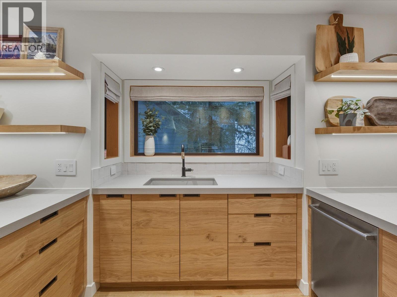 2315 Gondola Way, Whistler, British Columbia  V8E 0N2 - Photo 15 - R3074936