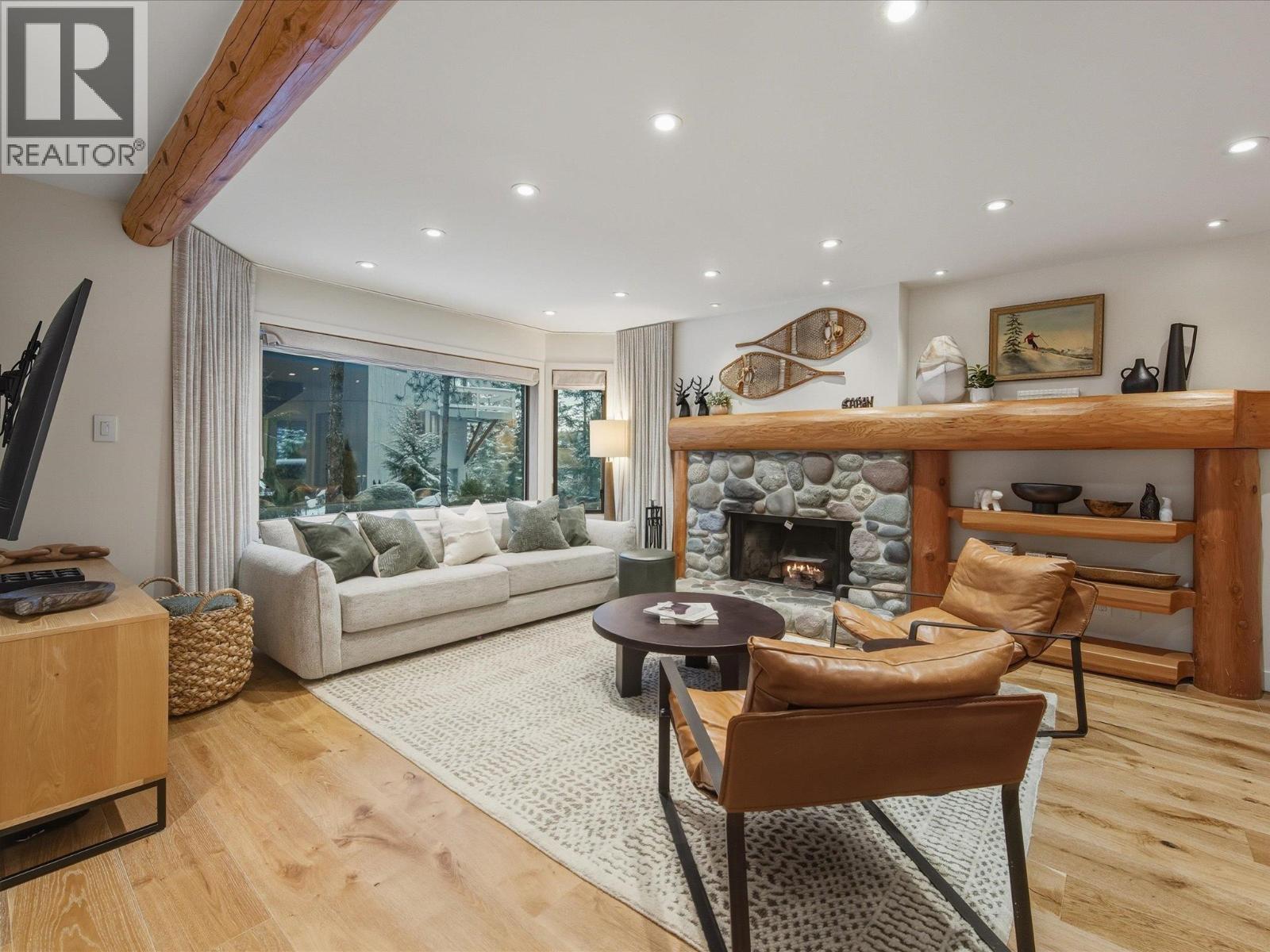 2315 Gondola Way, Whistler, British Columbia  V8E 0N2 - Photo 8 - R3074936