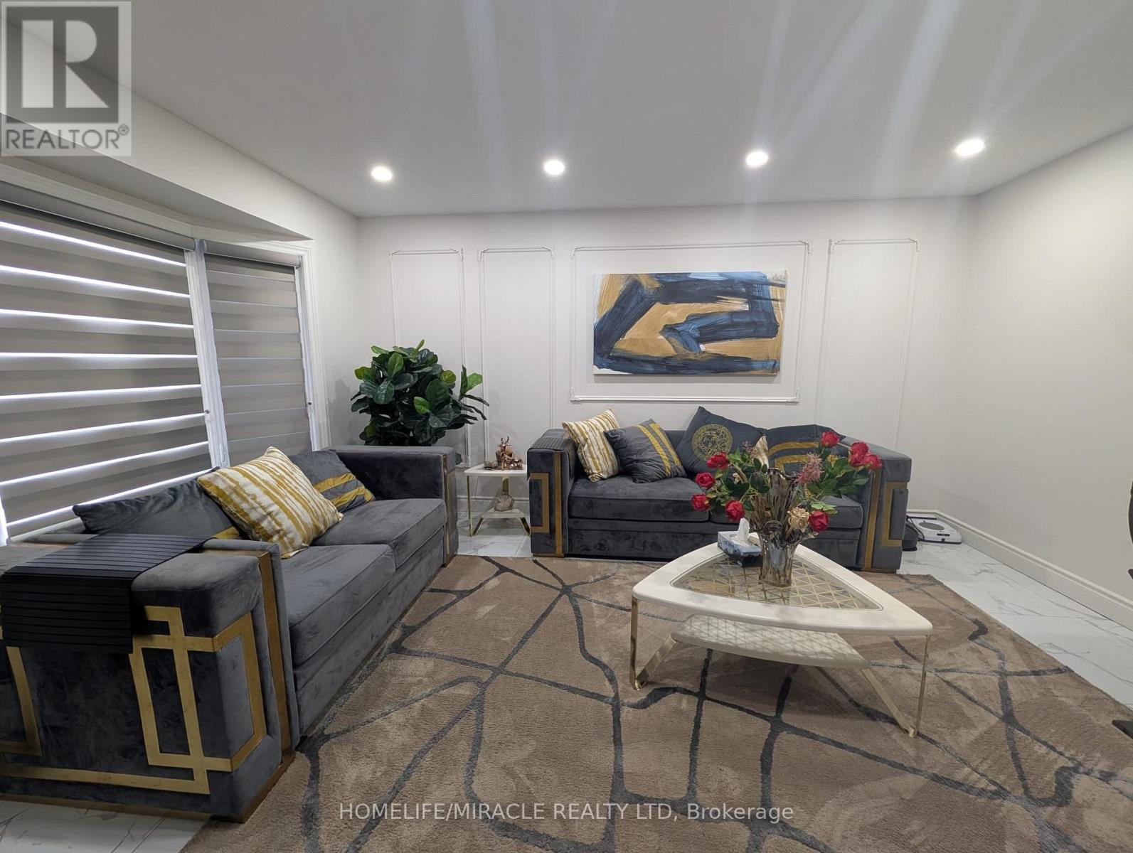 8 Strangway Court, Brampton, Ontario  L6Z 4L4 - Photo 6 - W12652382