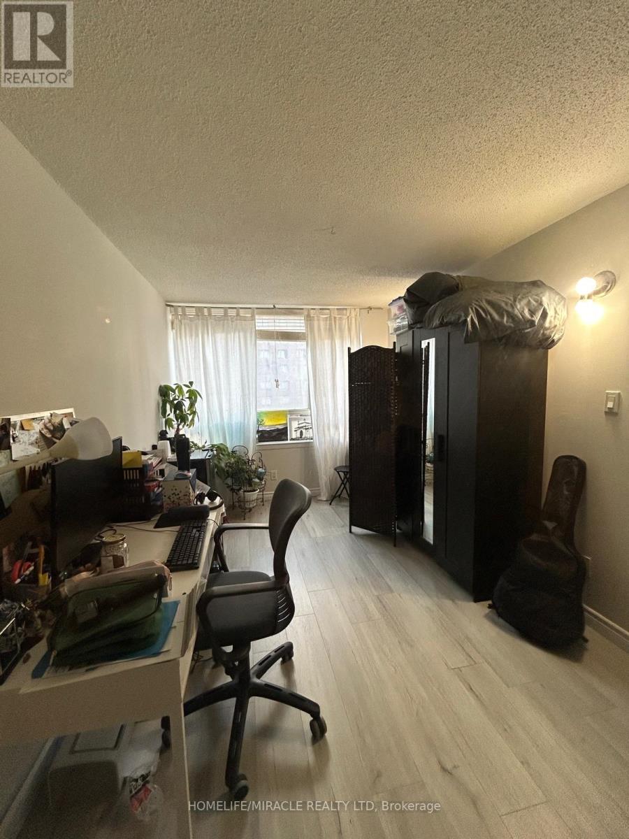 1510 - 633 Bay Street, Toronto, Ontario  M5G 2G4 - Photo 8 - C12658892
