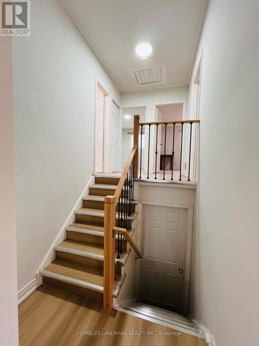 1262 Napier Crescent, Oakville, Ontario  L6H 2A4 - Photo 4 - W12658866