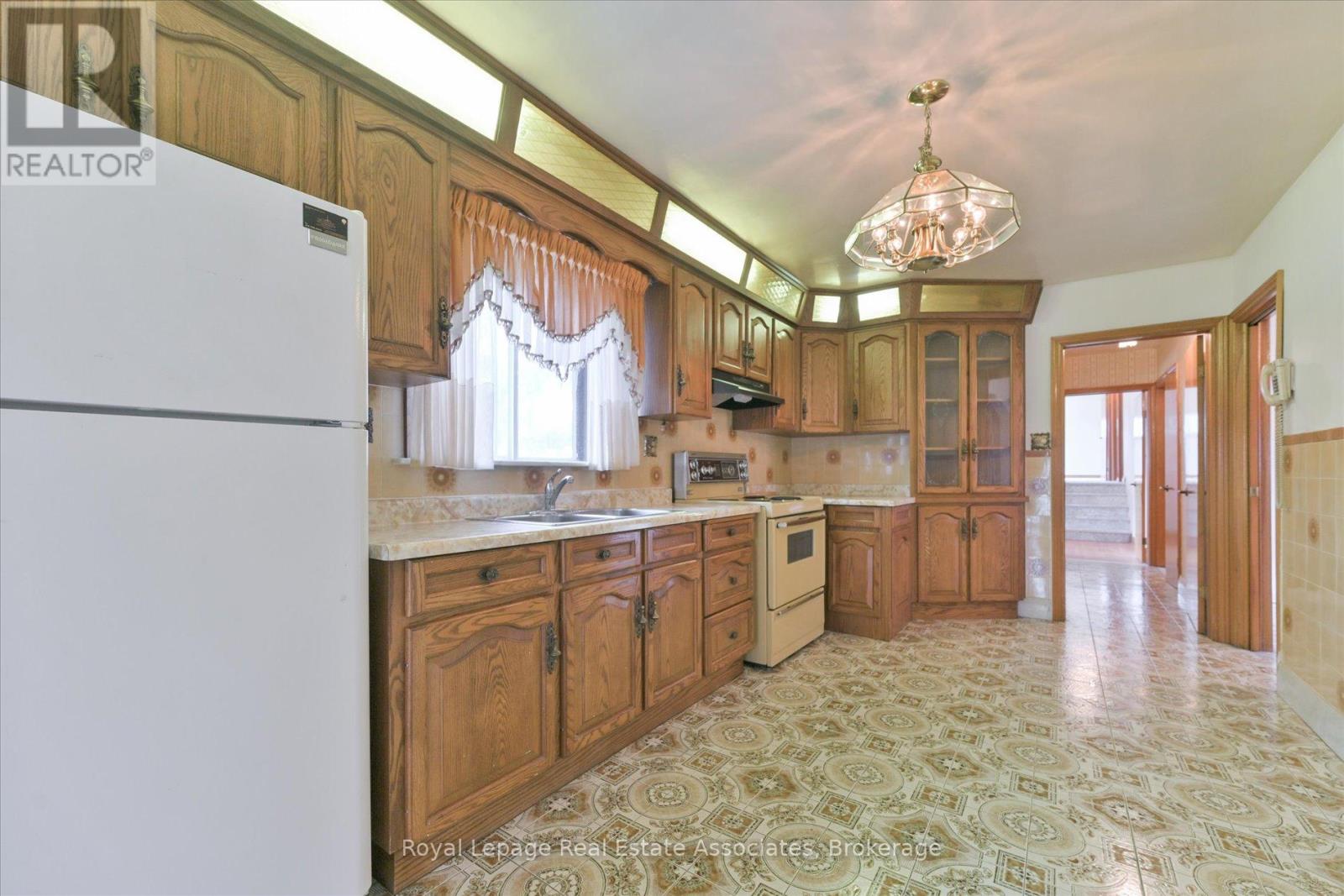 135 Jay Street, Toronto, Ontario  M6L 2M3 - Photo 9 - W12658912