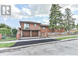 135 JAY STREET, Toronto, Ontario