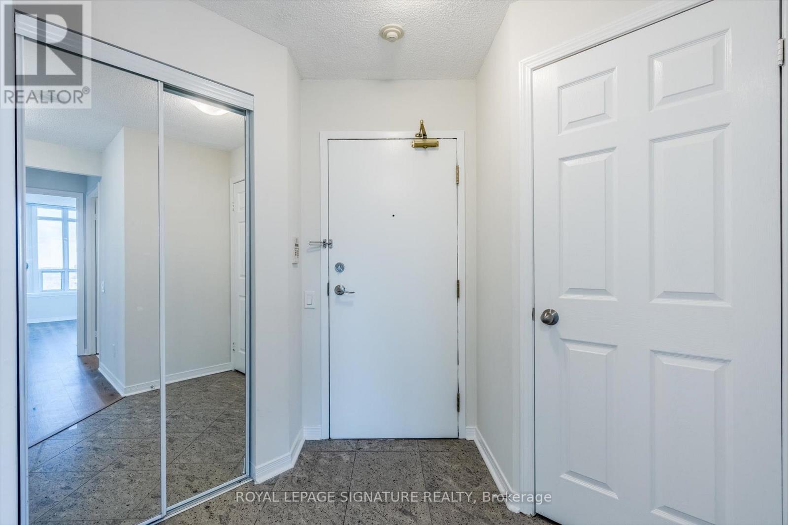 2005 - 8 Hillcrest Avenue, Toronto, Ontario  M2N 6Y6 - Photo 2 - C12658918