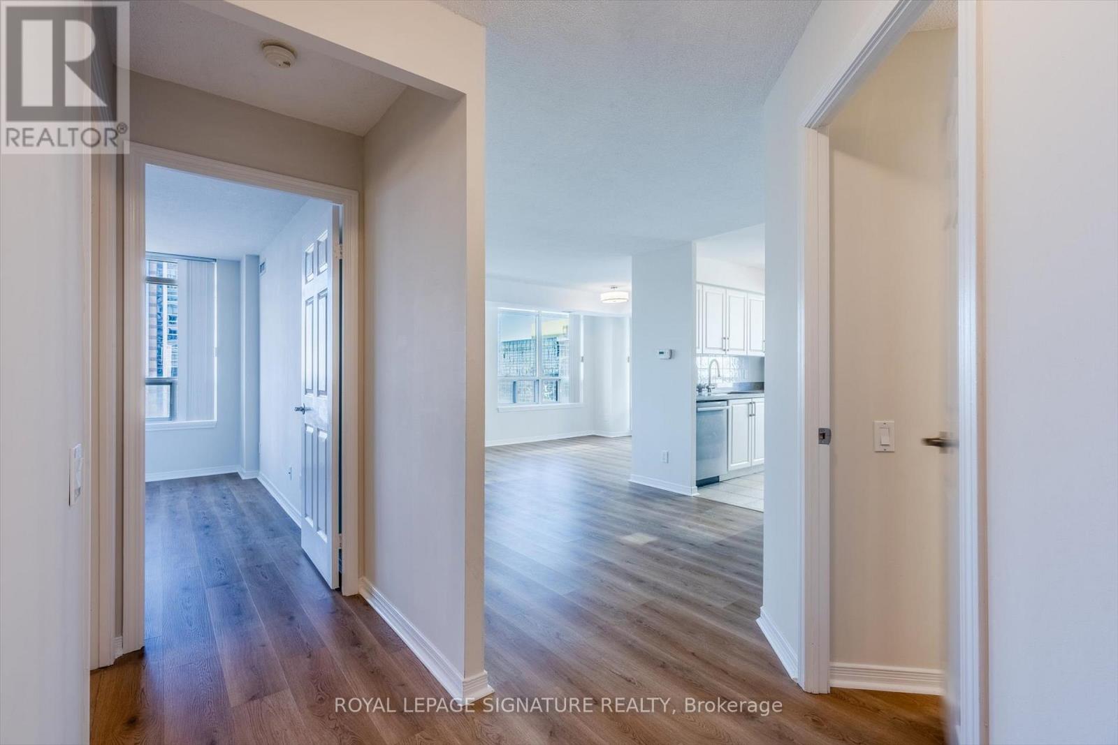 2005 - 8 Hillcrest Avenue, Toronto, Ontario  M2N 6Y6 - Photo 3 - C12658918