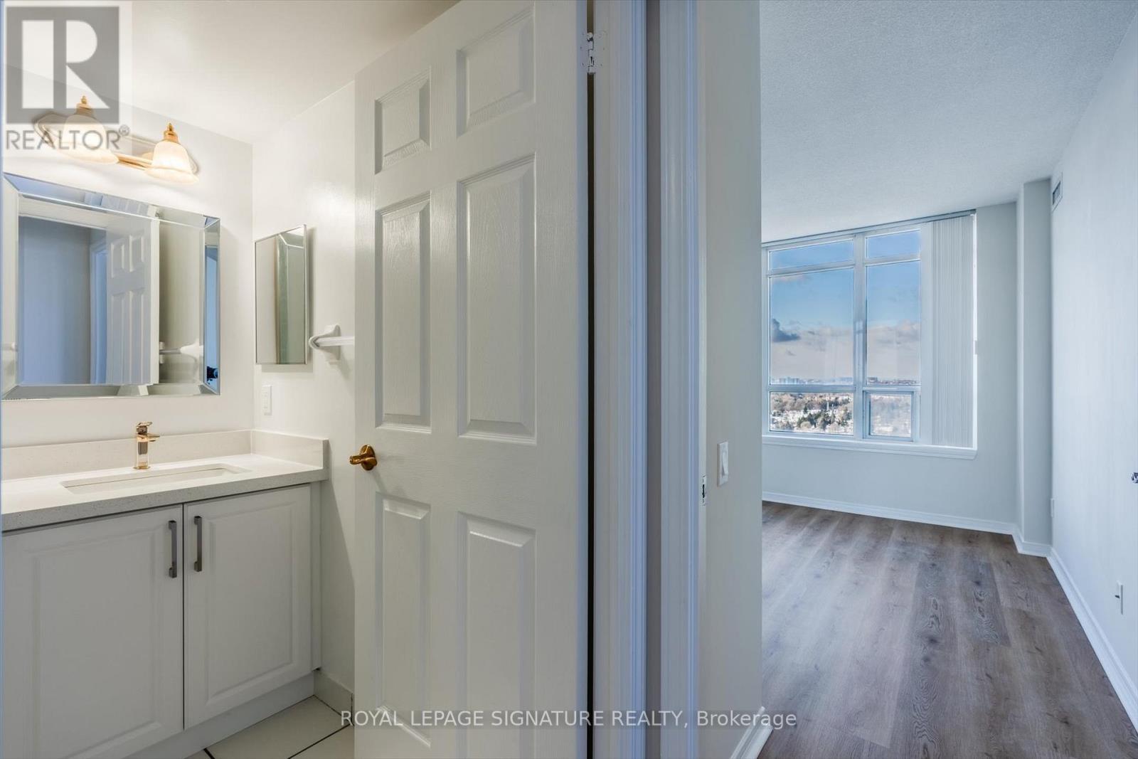 2005 - 8 Hillcrest Avenue, Toronto, Ontario  M2N 6Y6 - Photo 4 - C12658918