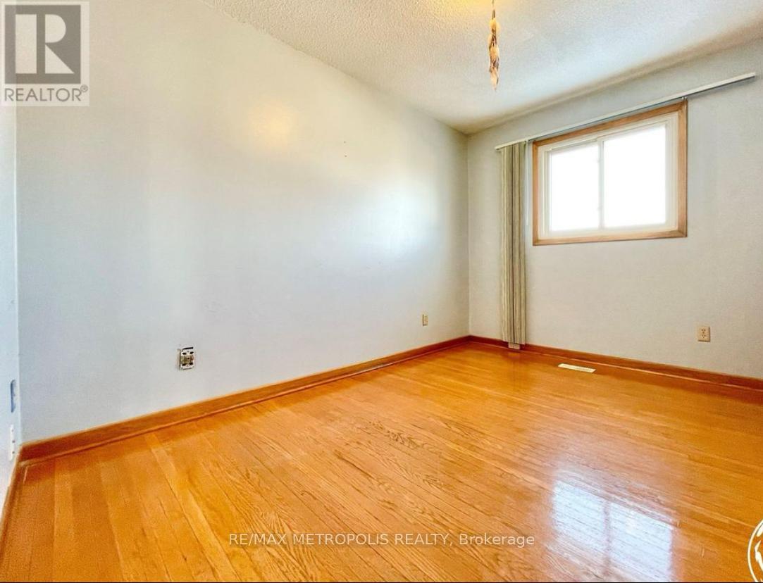 Upper - 3 Prairie Dunes Place, Vaughan, Ontario  L4K 2E4 - Photo 11 - N12658956