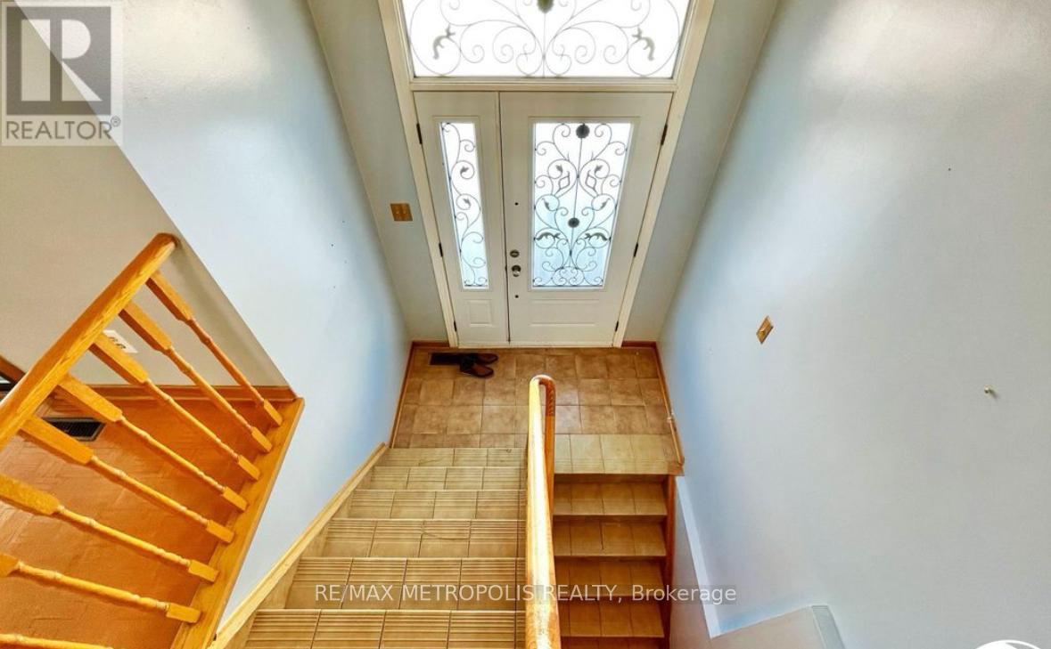 Upper - 3 Prairie Dunes Place, Vaughan, Ontario  L4K 2E4 - Photo 6 - N12658956