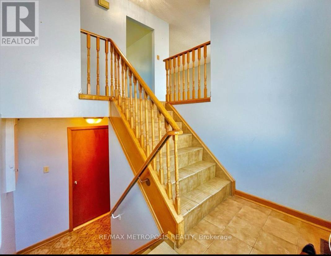 Upper - 3 Prairie Dunes Place, Vaughan, Ontario  L4K 2E4 - Photo 7 - N12658956