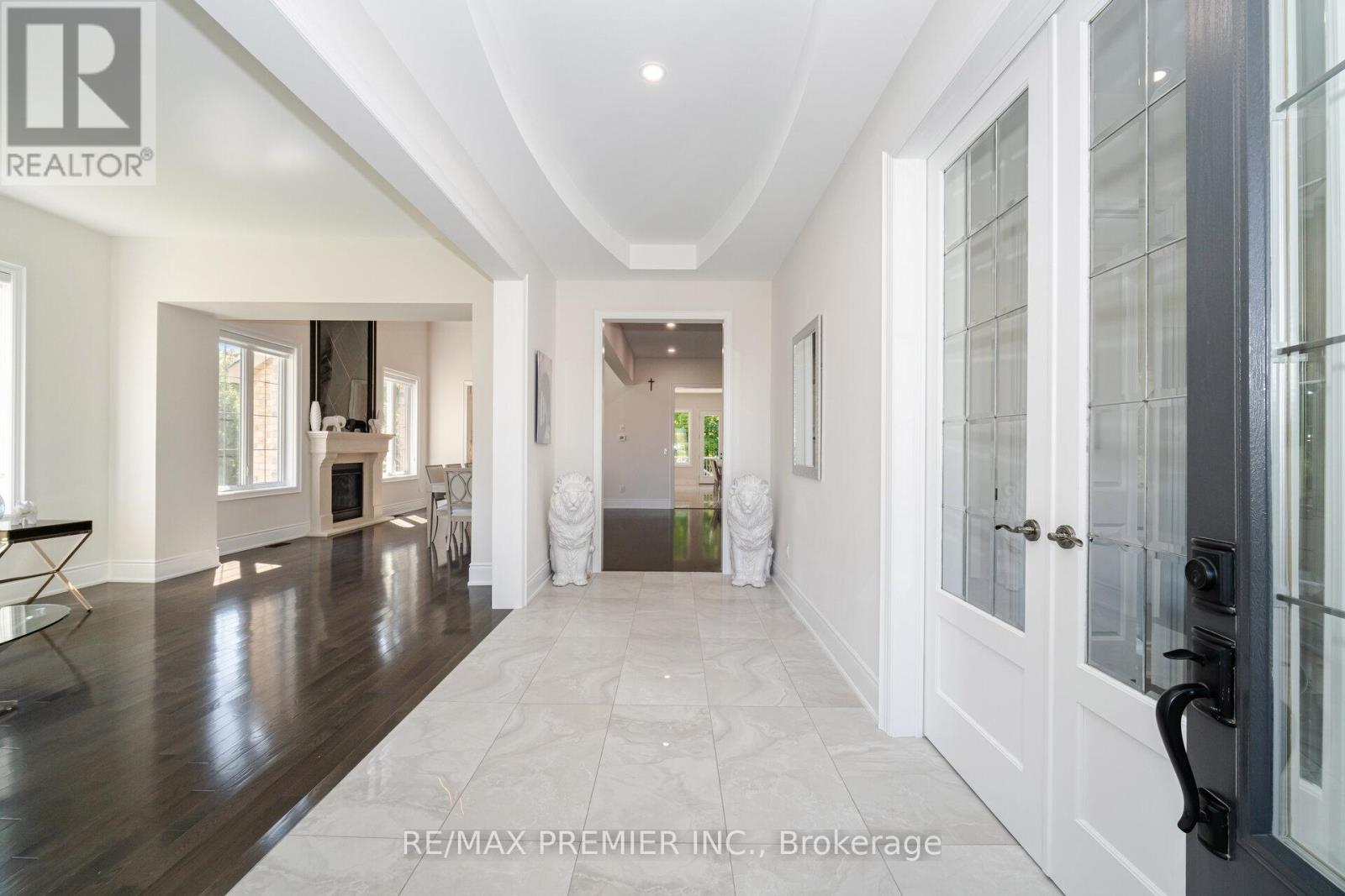 18 Erintown Crescent, Brampton, Ontario  L6P 4H2 - Photo 5 - W12658940