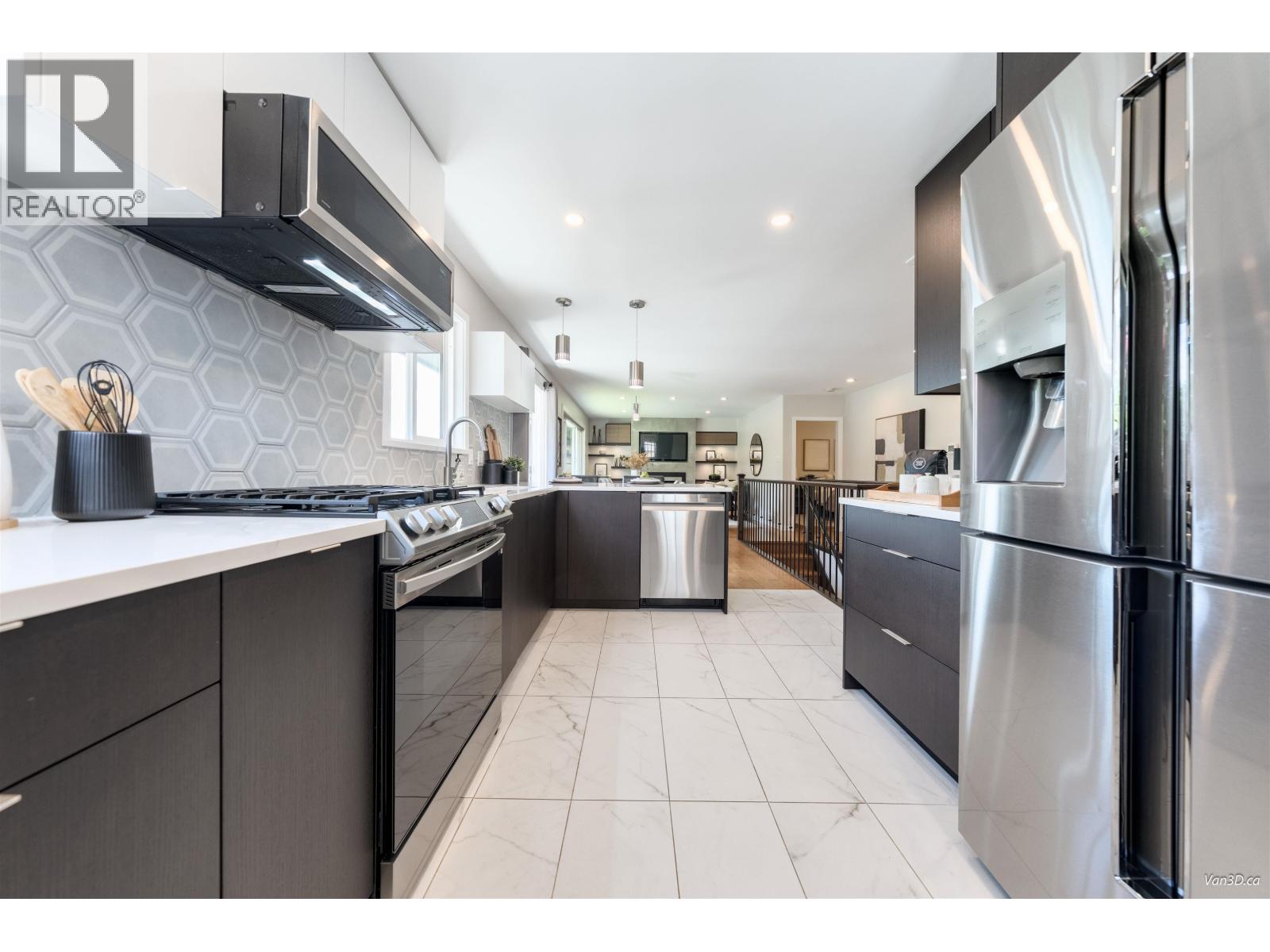 949 Hartford Place, North Vancouver, British Columbia  V7H 2J8 - Photo 8 - R3075521