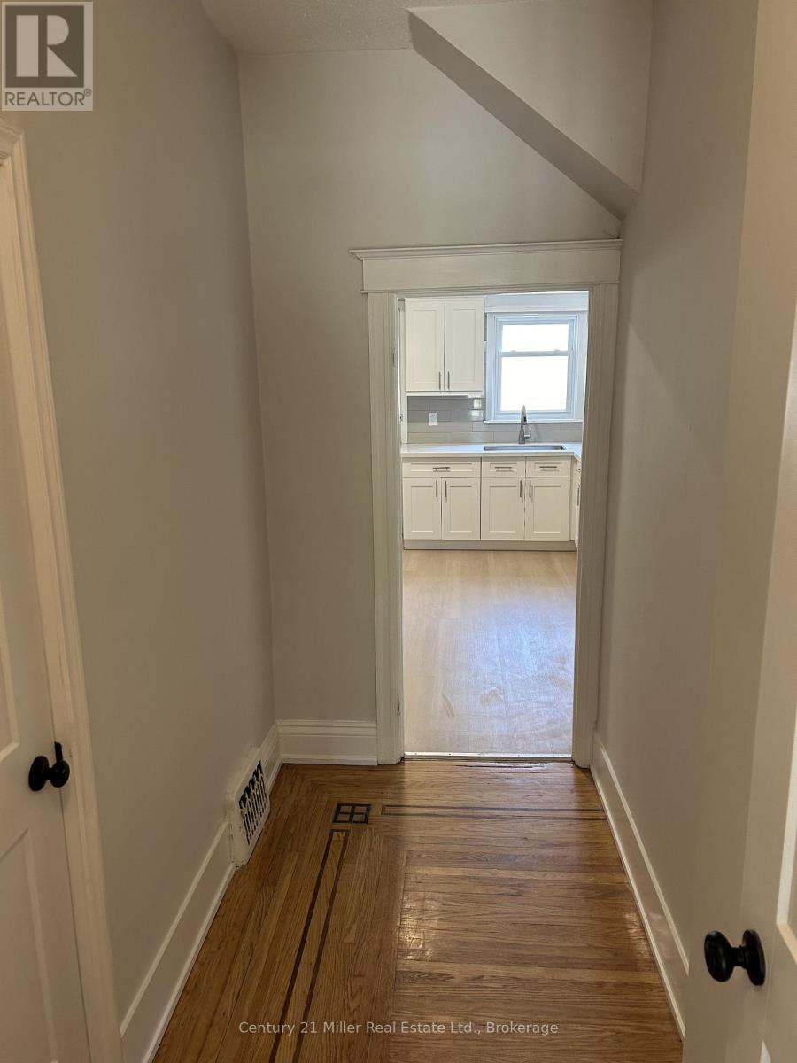 Main - 307 Cumberland Avenue, Hamilton, Ontario  L8M 2A4 - Photo 2 - X12658976