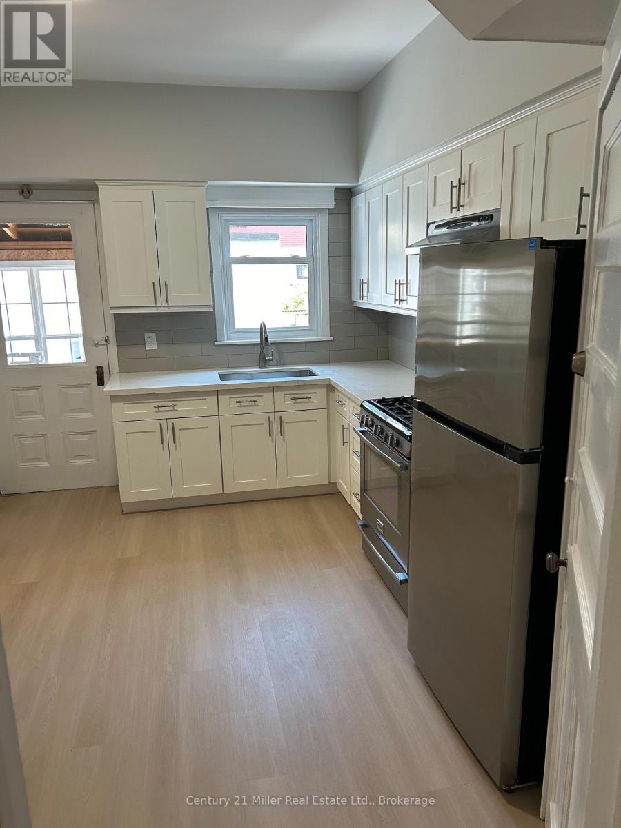 Main - 307 Cumberland Avenue, Hamilton, Ontario  L8M 2A4 - Photo 4 - X12658976