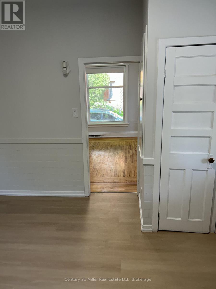 Main - 307 Cumberland Avenue, Hamilton, Ontario  L8M 2A4 - Photo 9 - X12658976