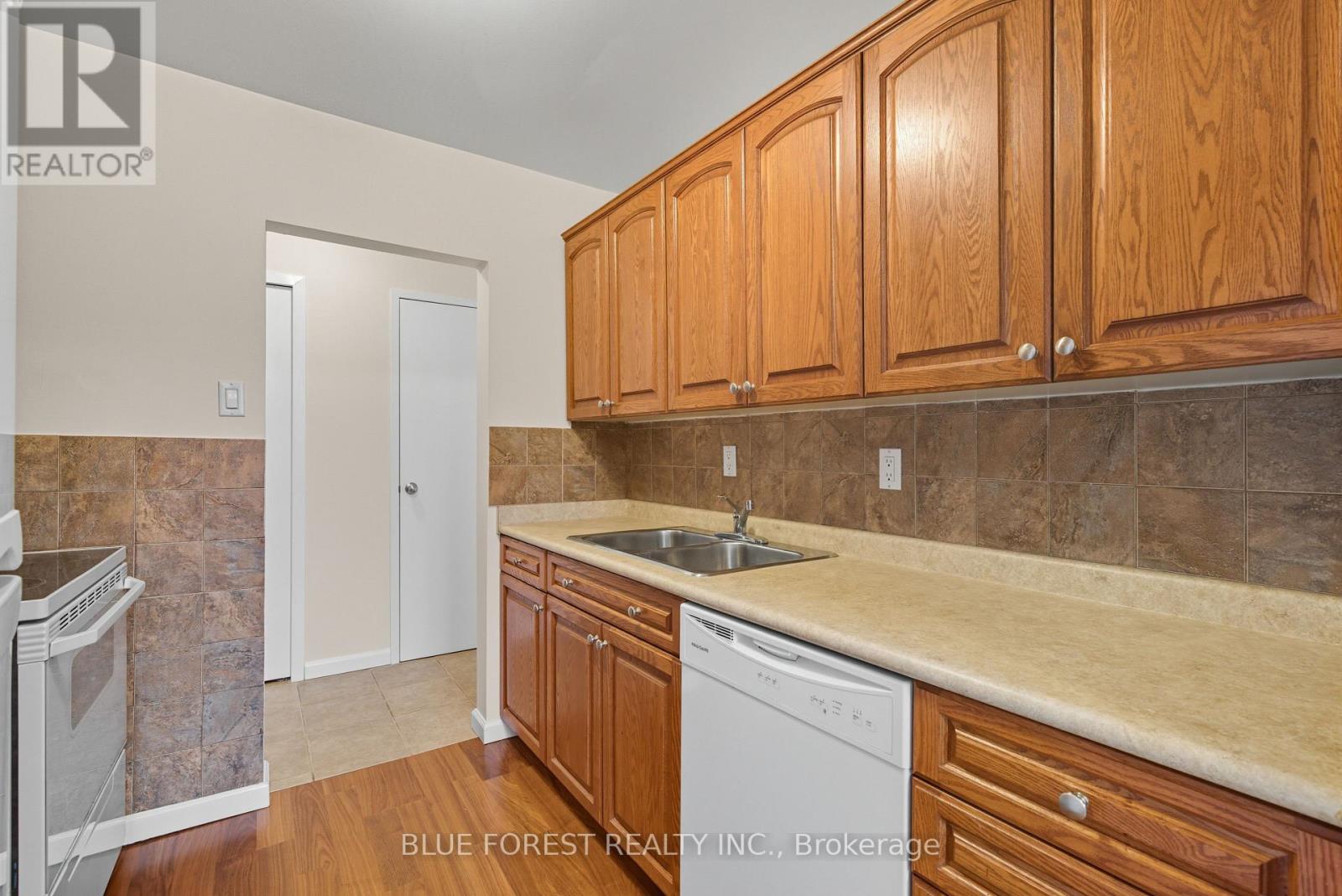 4 - 665 Wonderland Road S, London South, Ontario  N6K 1M1 - Photo 6 - X12658982