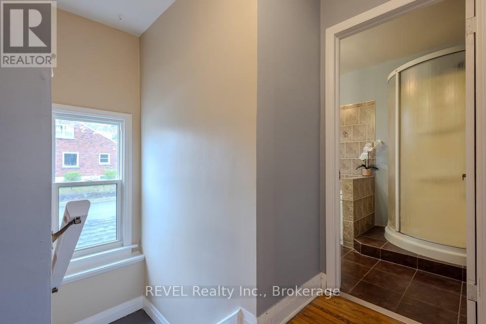 5717 Lowell Avenue, Niagara Falls, Ontario  L2G 4E3 - Photo 14 - X12659004