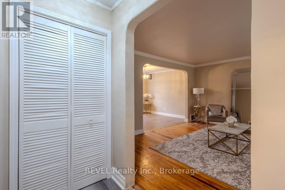 5717 Lowell Avenue, Niagara Falls, Ontario  L2G 4E3 - Photo 4 - X12659004