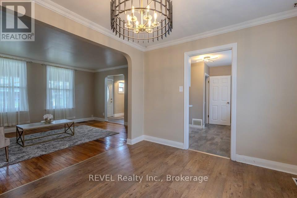 5717 Lowell Avenue, Niagara Falls, Ontario  L2G 4E3 - Photo 9 - X12659004