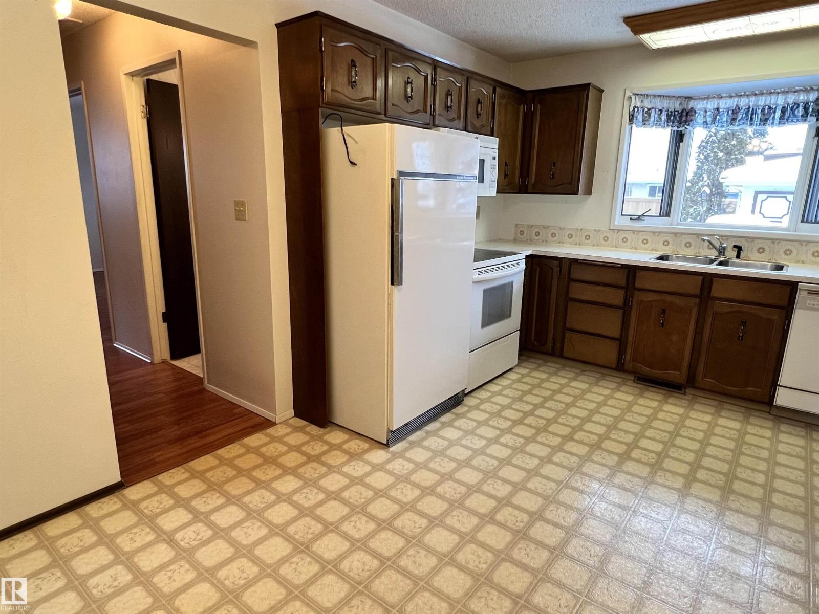 9303 99a Av, Morinville, Alberta  T8R 1J6 - Photo 3 - E4468966