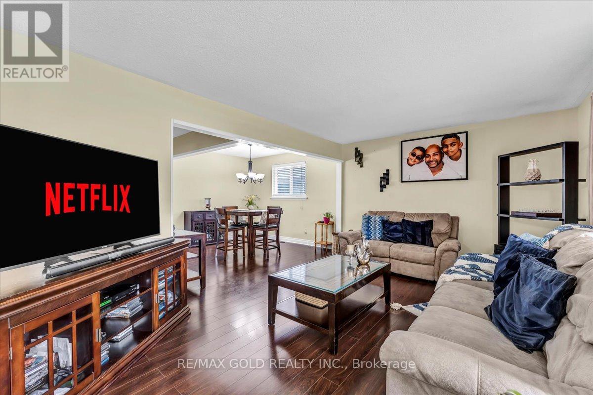 53 Dorchester Drive, Brampton, Ontario  L6T 3E2 - Photo 10 - W12658996