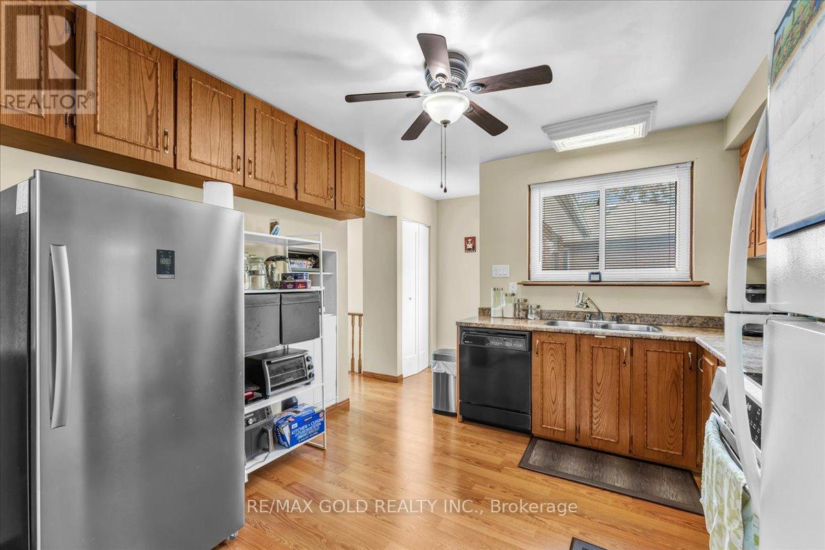 53 Dorchester Drive, Brampton, Ontario  L6T 3E2 - Photo 13 - W12658996