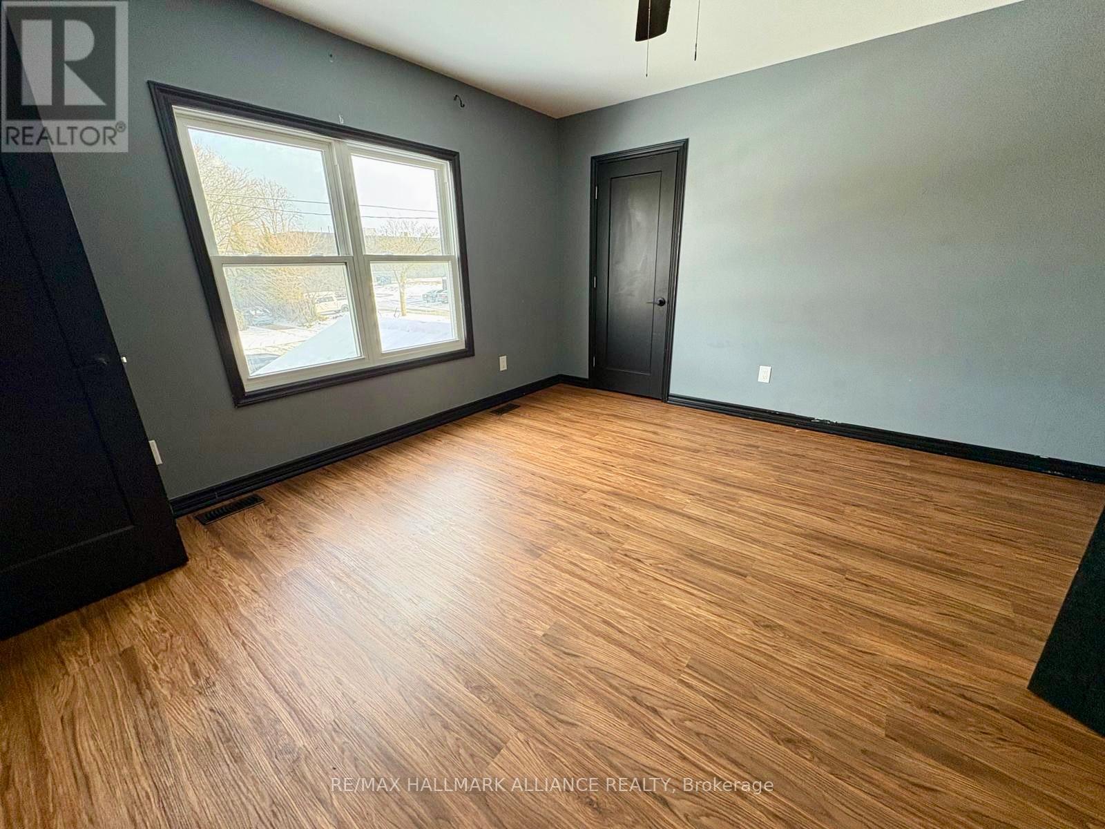 5815 Dorchester Road, Niagara Falls, Ontario  L2G 5S6 - Photo 10 - X12658992