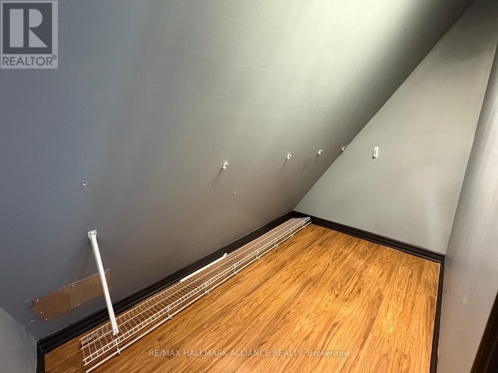 5815 Dorchester Road, Niagara Falls, Ontario  L2G 5S6 - Photo 11 - X12658992