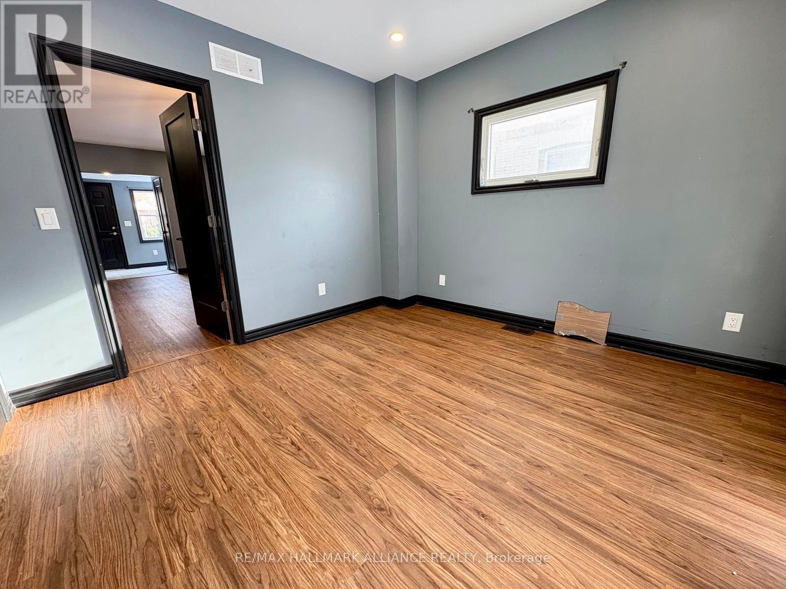 5815 Dorchester Road, Niagara Falls, Ontario  L2G 5S6 - Photo 4 - X12658992