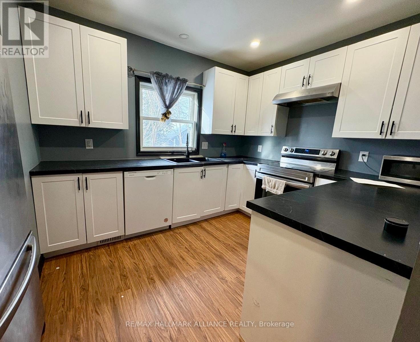 5815 Dorchester Road, Niagara Falls, Ontario  L2G 5S6 - Photo 5 - X12658992