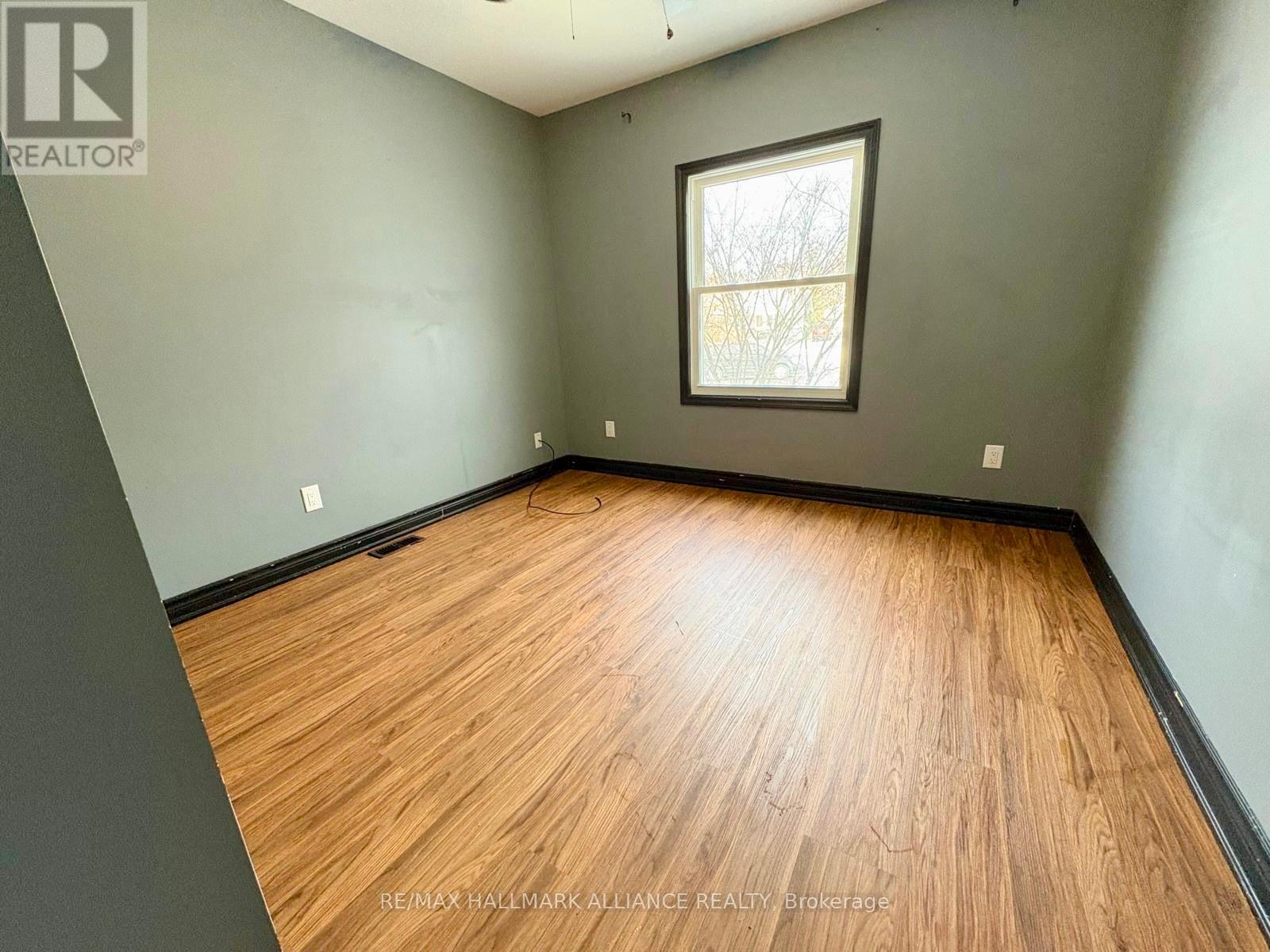 5815 Dorchester Road, Niagara Falls, Ontario  L2G 5S6 - Photo 6 - X12658992