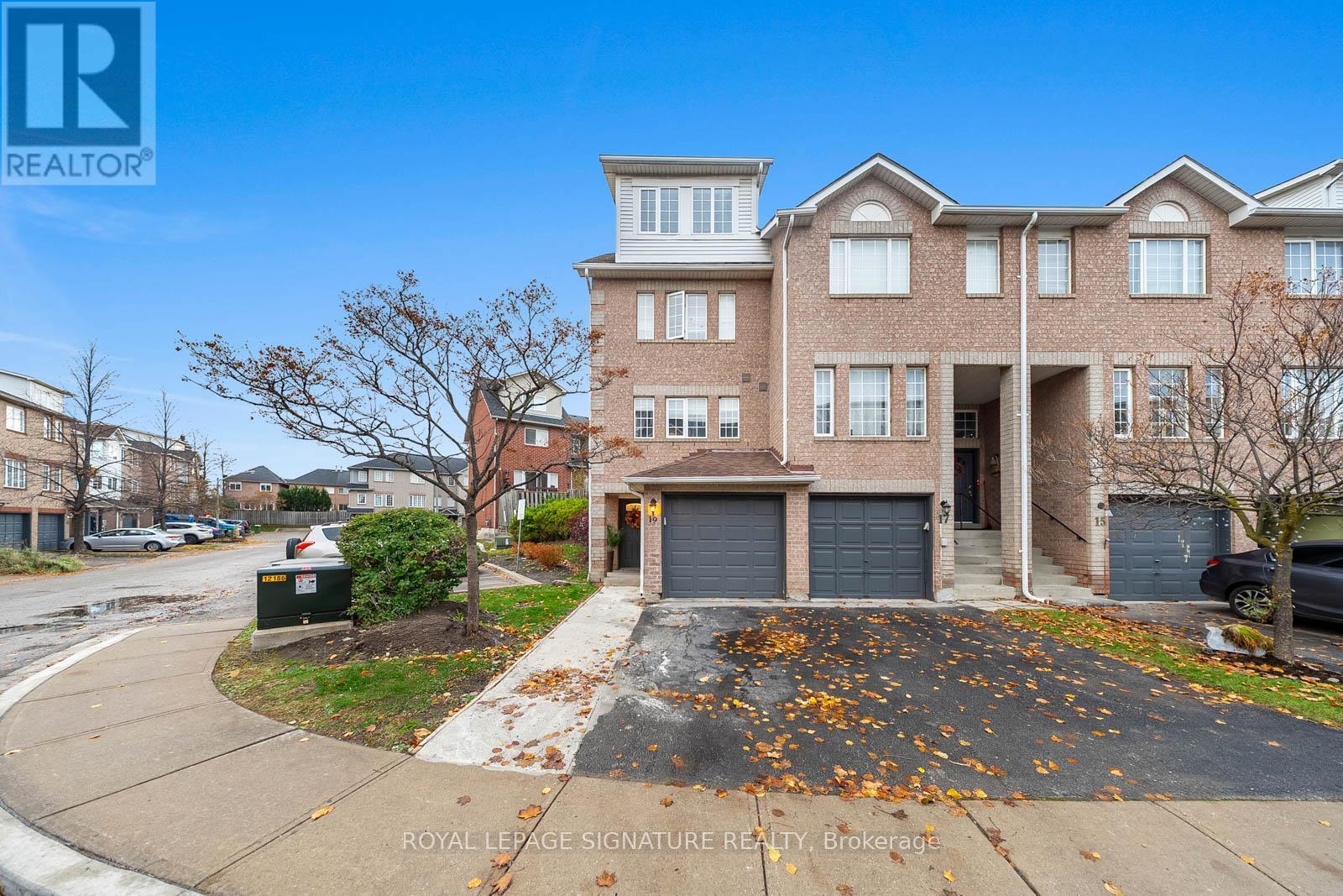 19 SPADINA ROAD, Brampton, Ontario