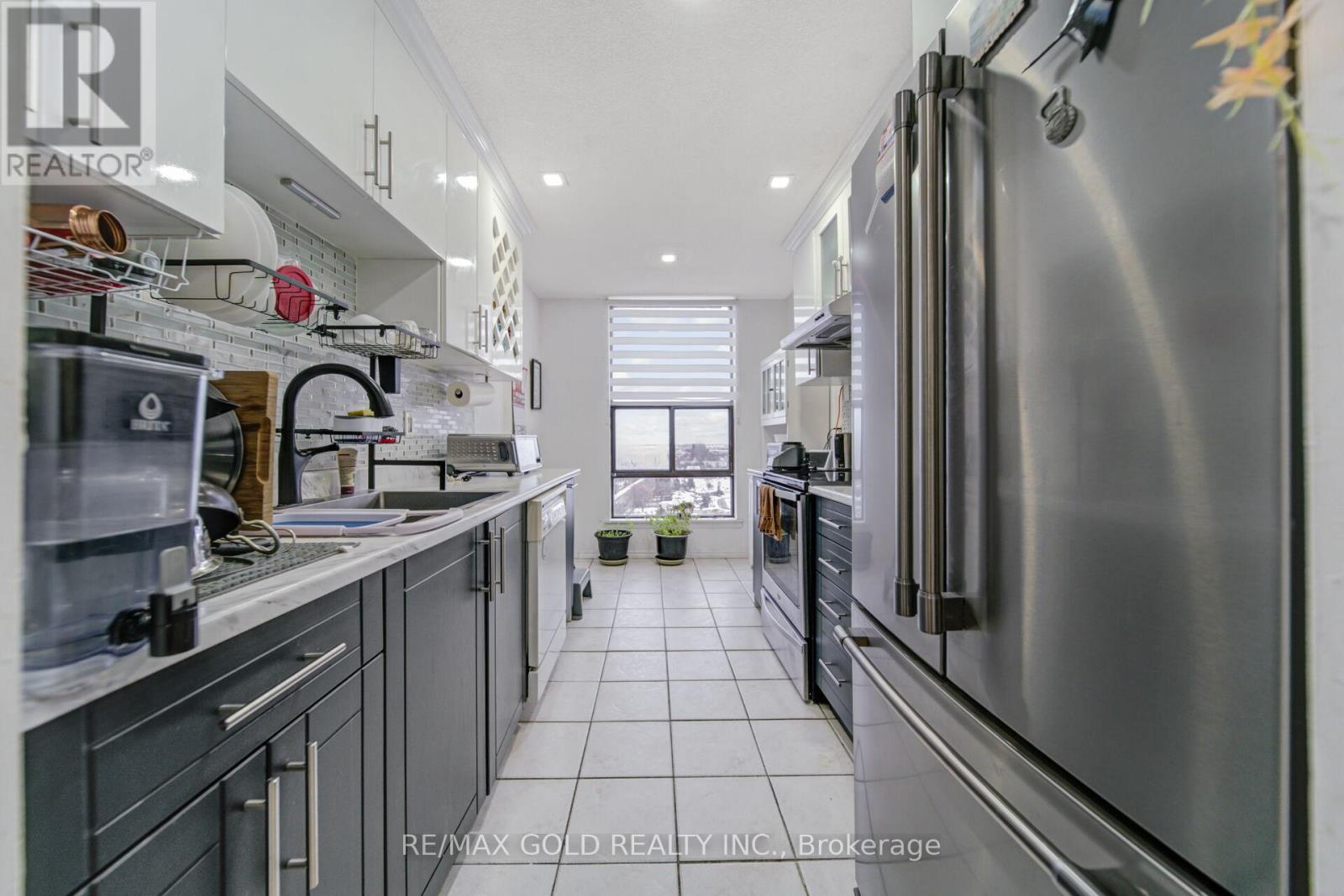 1905 - 21 Knightsbridge Road, Brampton, Ontario  L6T 3Y1 - Photo 10 - W12656470