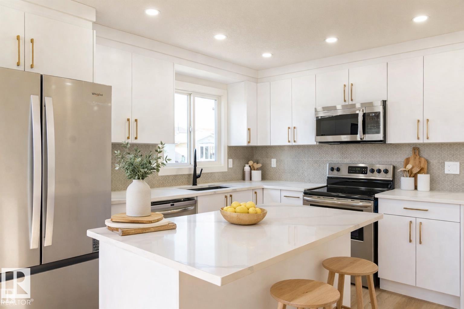 3710 41 Av Nw, Edmonton, Alberta  T6L 5M2 - Photo 2 - E4466873