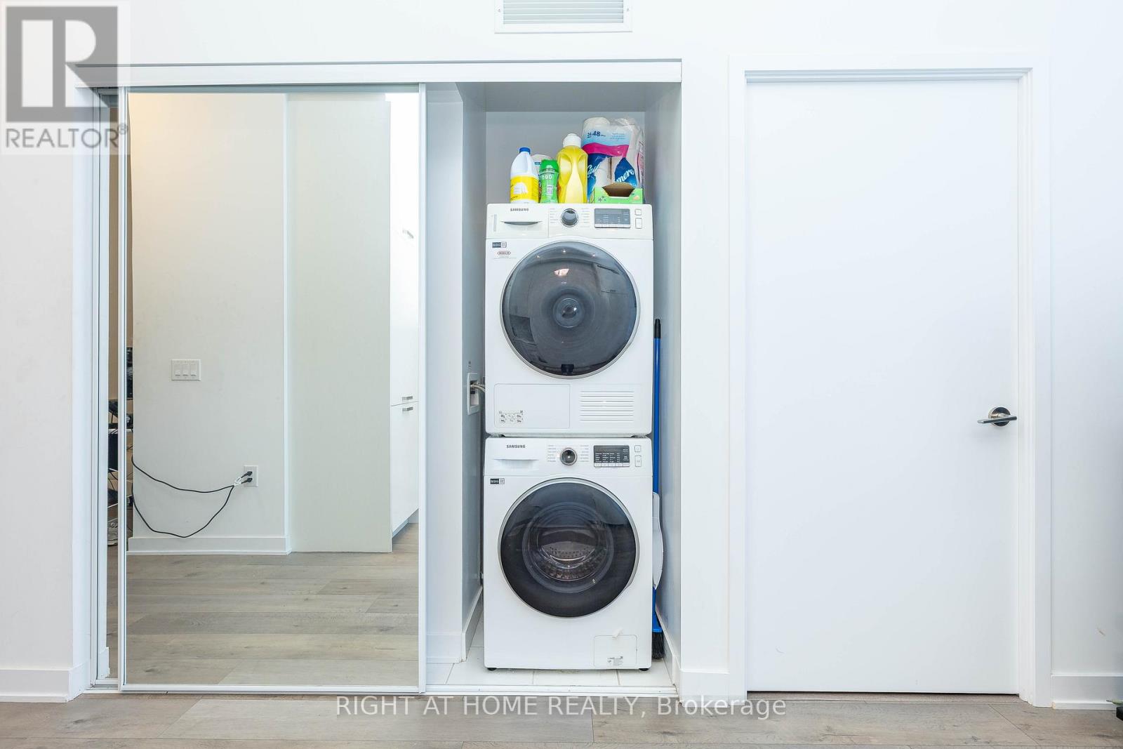 212 - 60 Honeycrisp Crescent, Vaughan, Ontario  L4K 0N5 - Photo 12 - N12466682