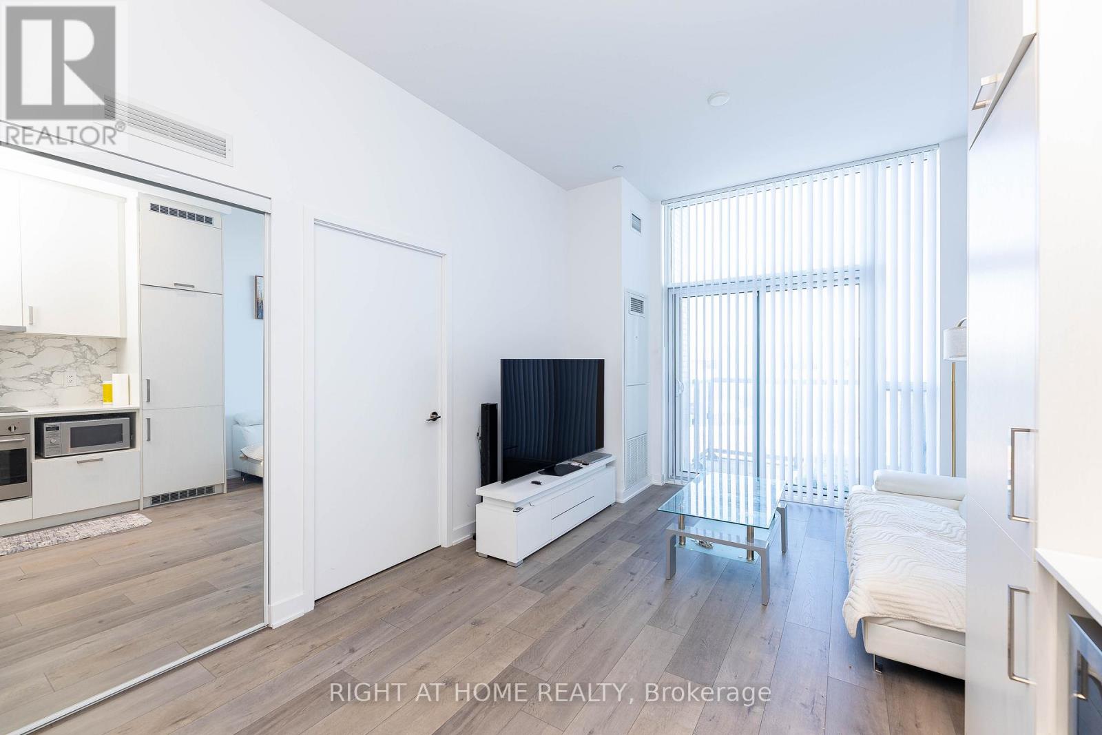 212 - 60 Honeycrisp Crescent, Vaughan, Ontario  L4K 0N5 - Photo 14 - N12466682