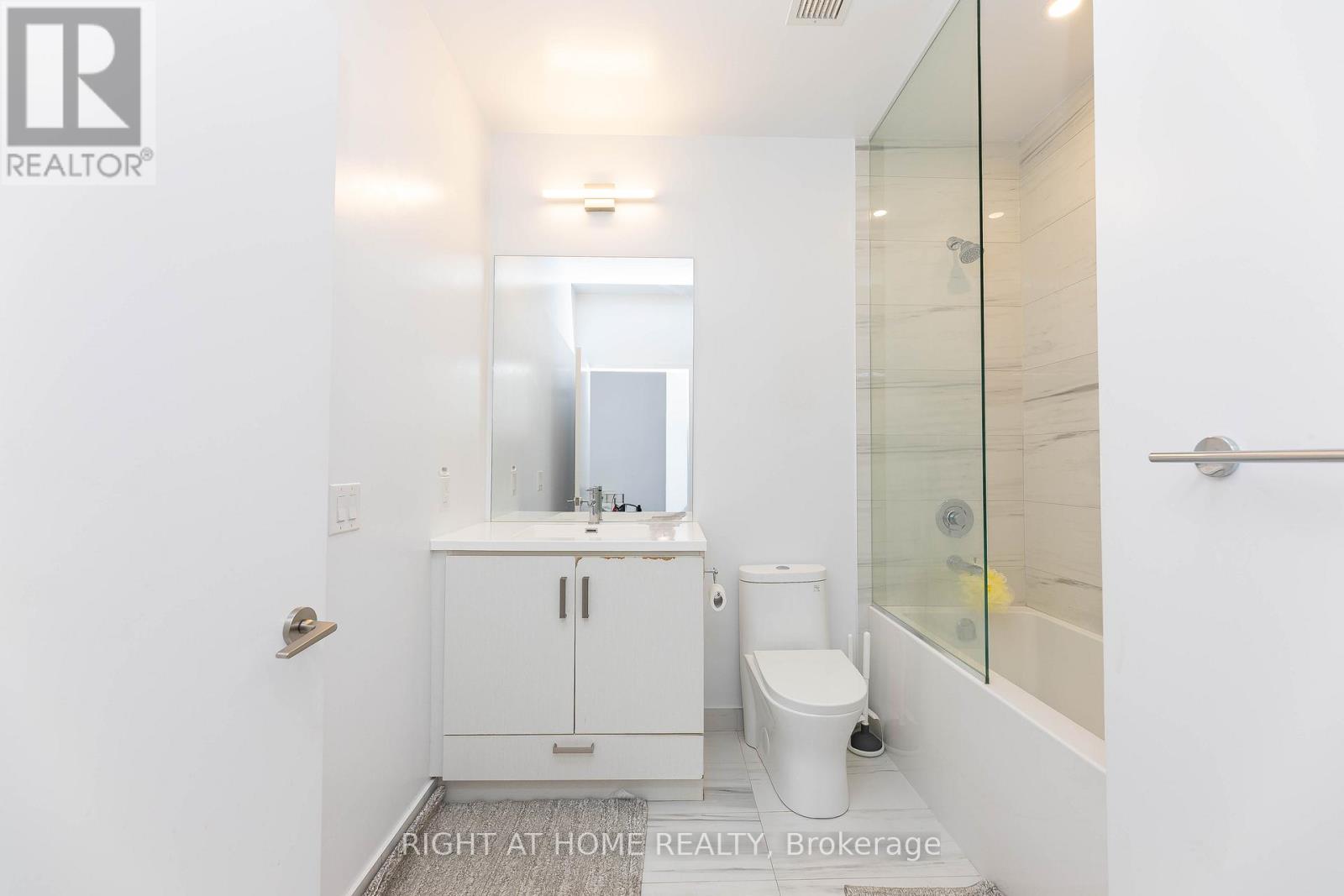 212 - 60 Honeycrisp Crescent, Vaughan, Ontario  L4K 0N5 - Photo 11 - N12466682