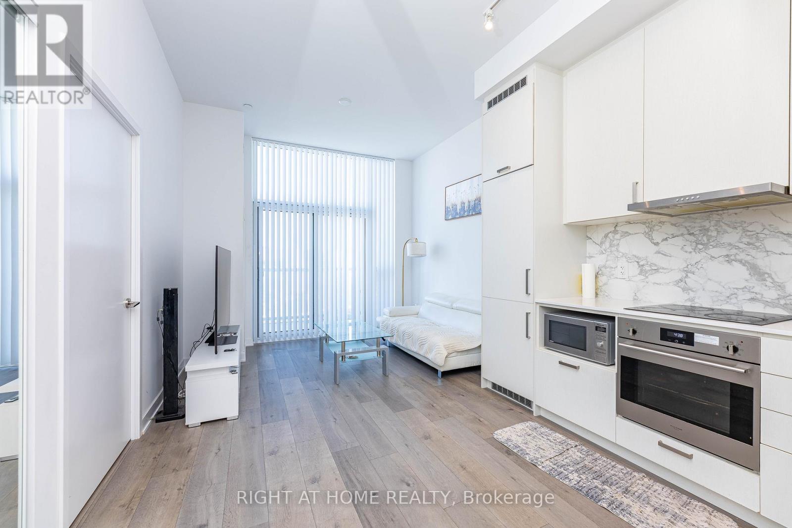 212 - 60 Honeycrisp Crescent, Vaughan, Ontario  L4K 0N5 - Photo 13 - N12466682