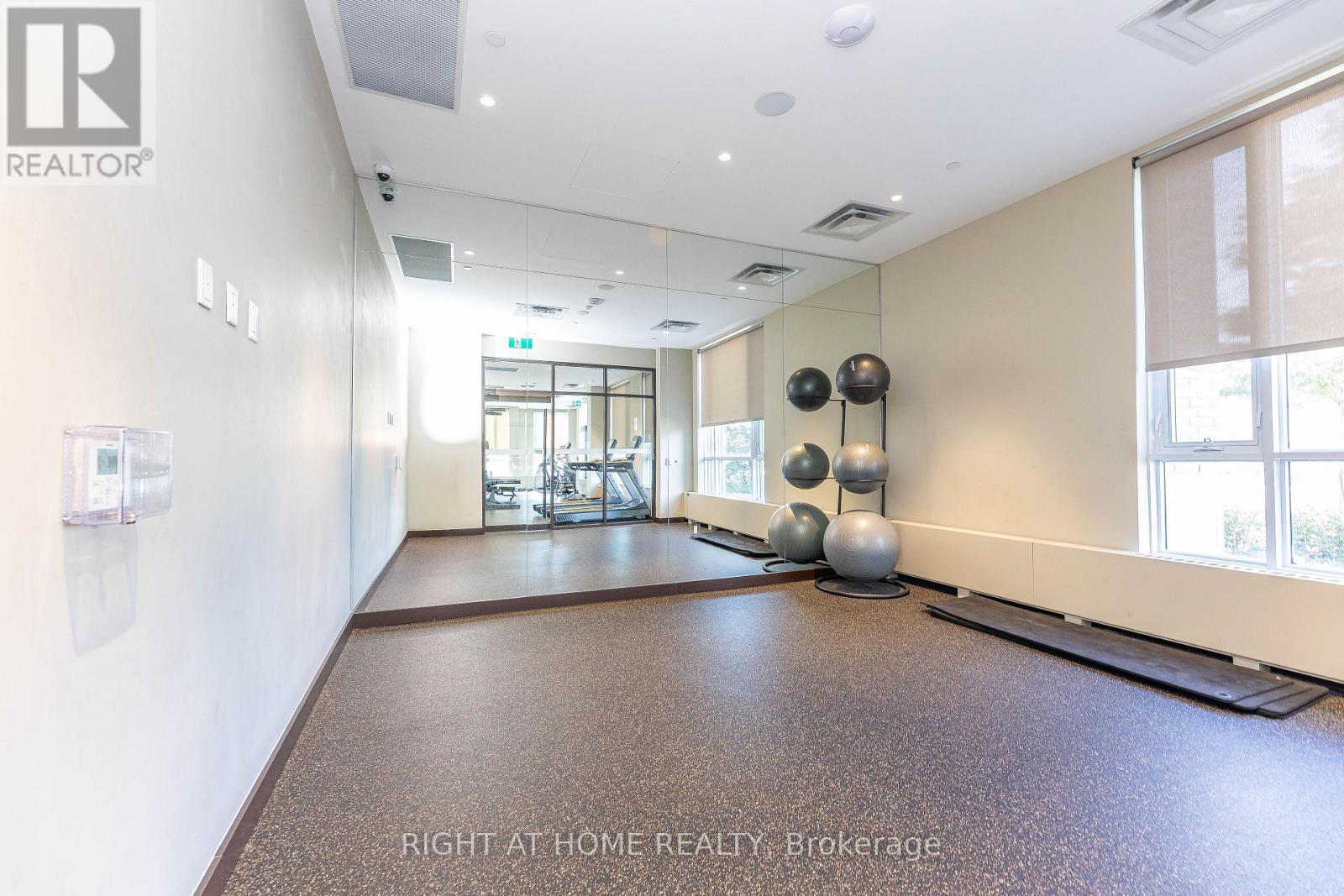 212 - 60 Honeycrisp Crescent, Vaughan, Ontario  L4K 0N5 - Photo 30 - N12466682