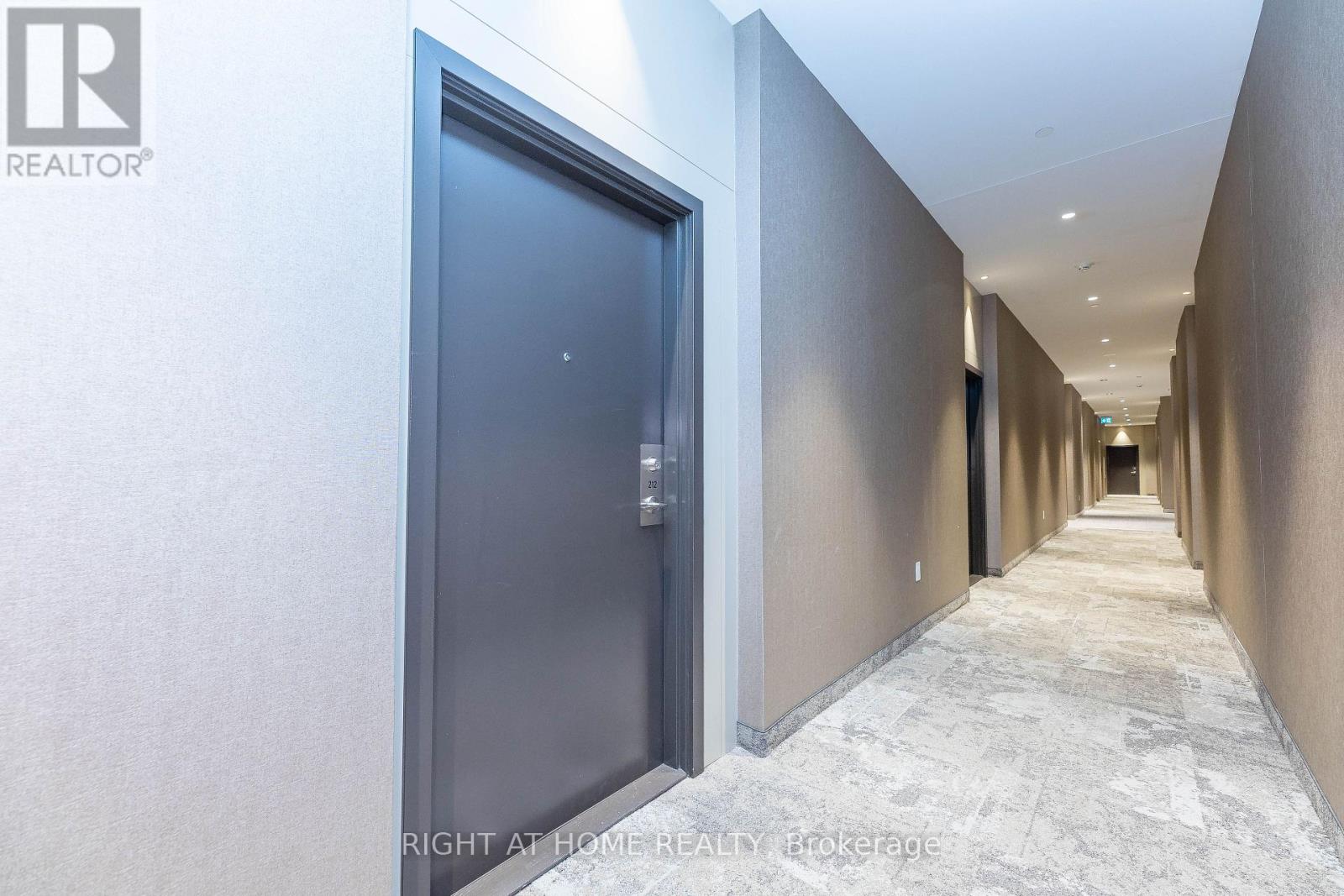 212 - 60 Honeycrisp Crescent, Vaughan, Ontario  L4K 0N5 - Photo 6 - N12466682