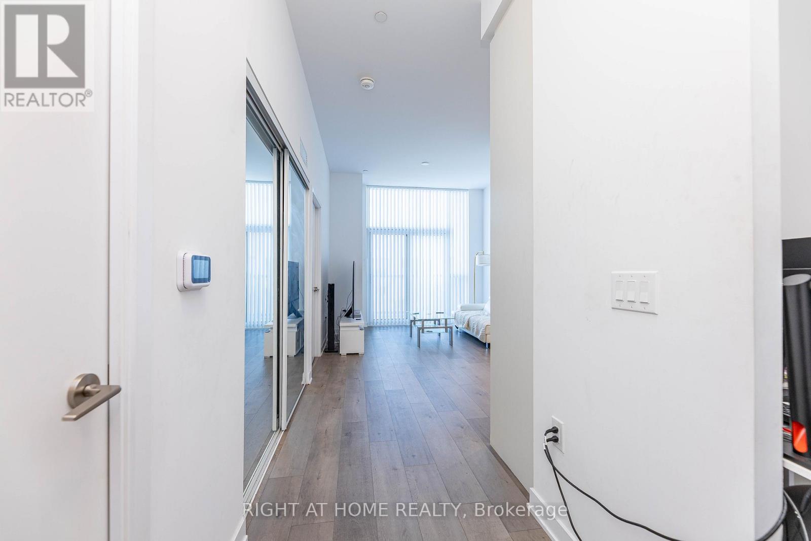 212 - 60 Honeycrisp Crescent, Vaughan, Ontario  L4K 0N5 - Photo 8 - N12466682