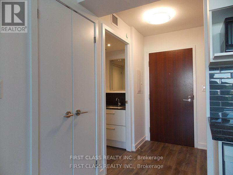 808 - 160 Flemington Road, Toronto, Ontario  M6A 2P3 - Photo 10 - W12498404