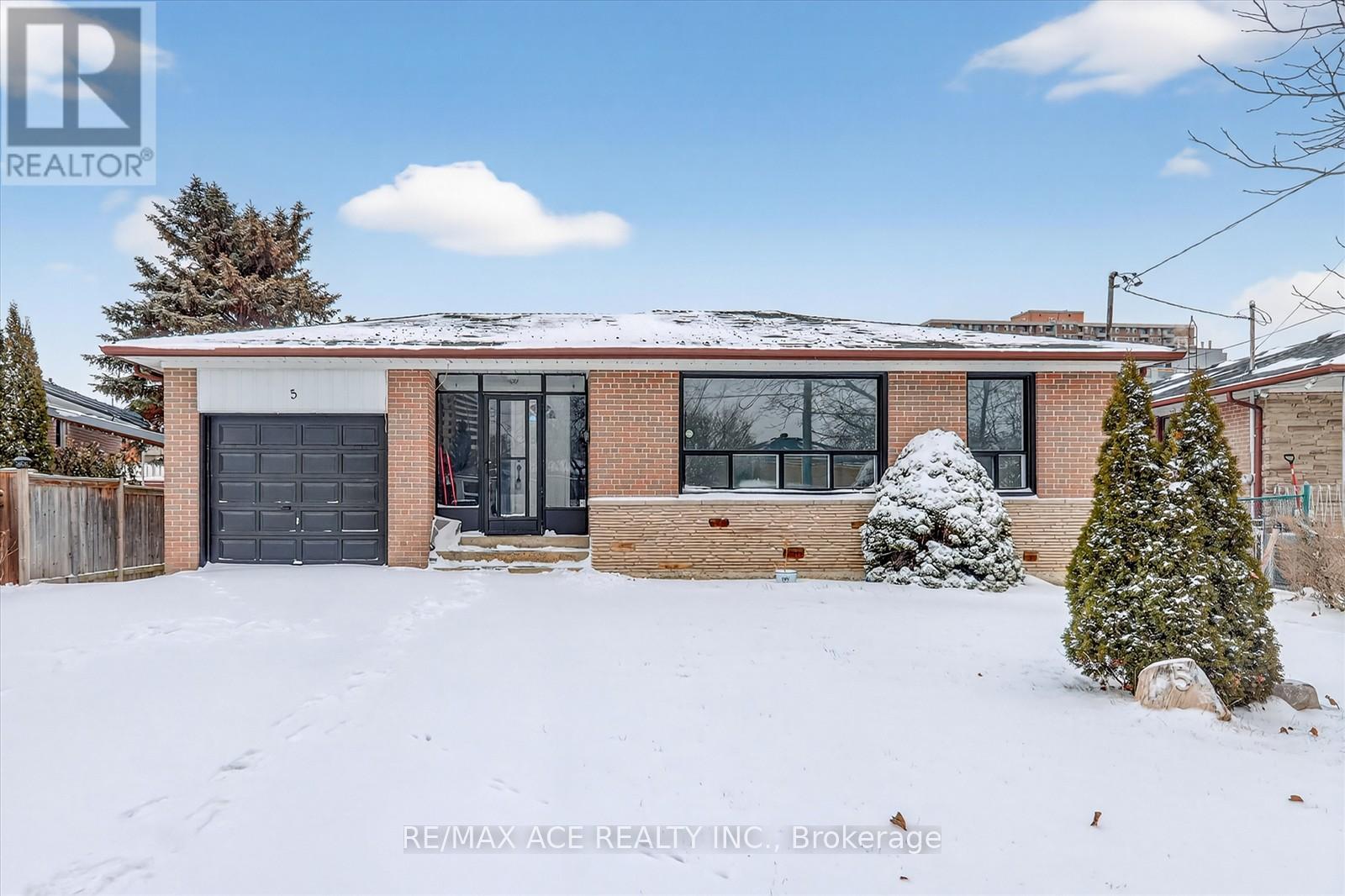 5 FORGE DRIVE, Toronto, Ontario