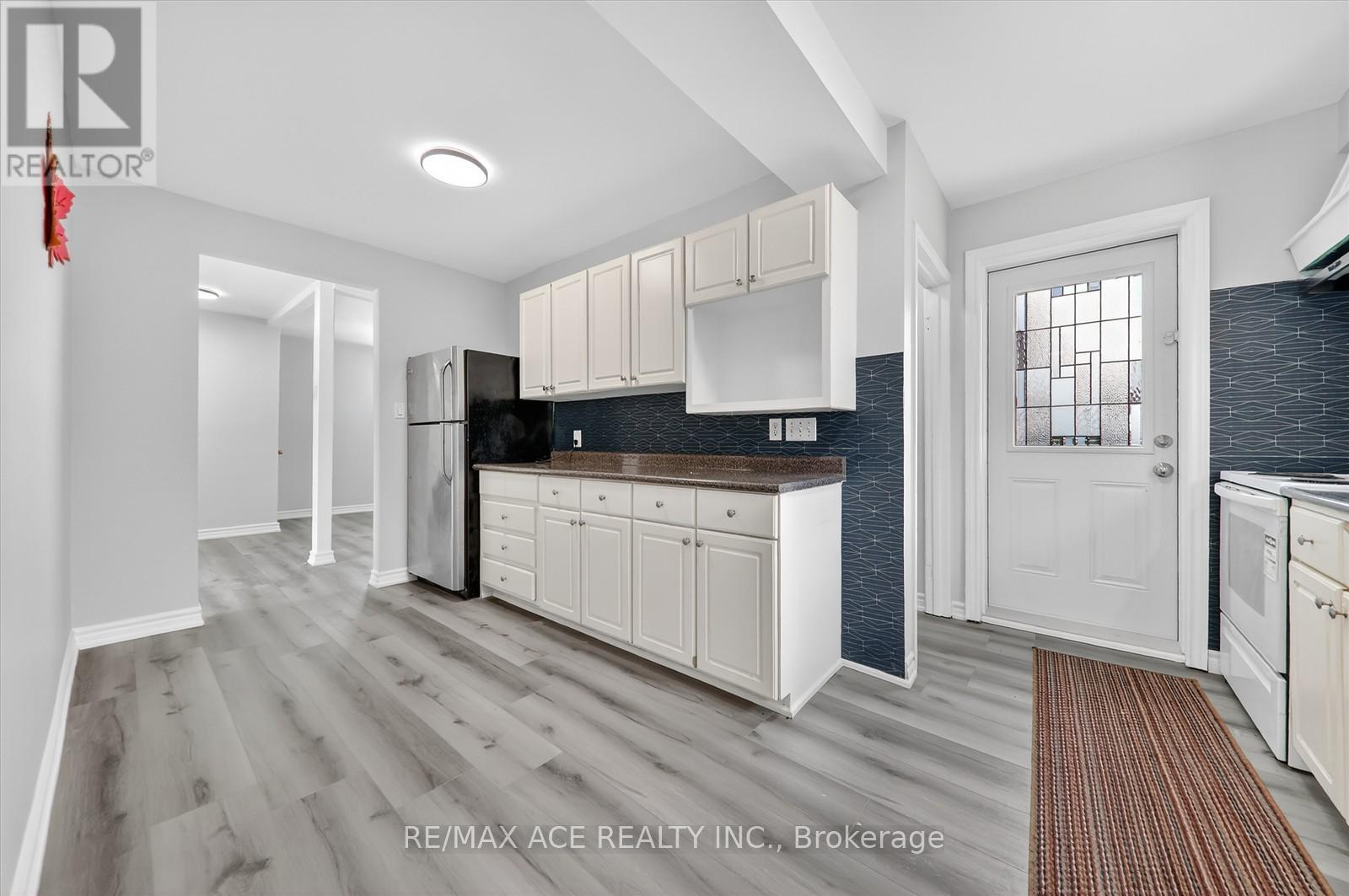 5 Forge Drive, Toronto, Ontario  M3N 2R2 - Photo 12 - W12659068