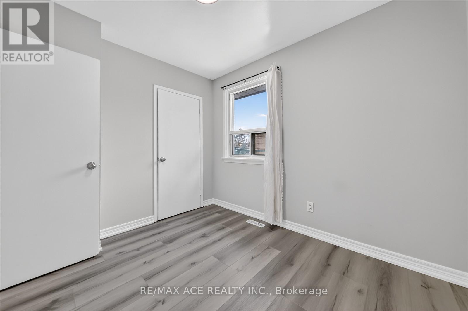 5 Forge Drive, Toronto, Ontario  M3N 2R2 - Photo 16 - W12659068