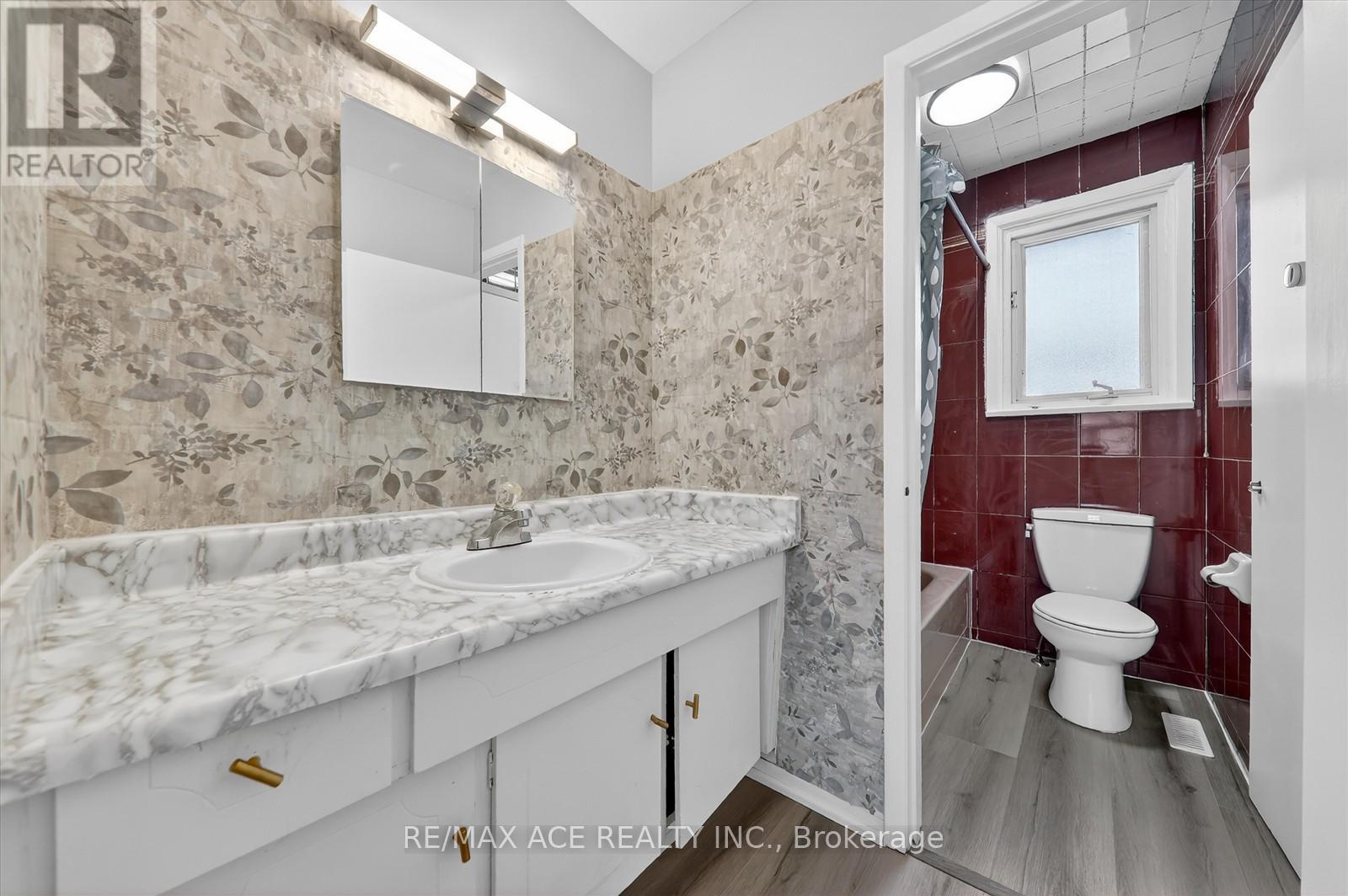 5 Forge Drive, Toronto, Ontario  M3N 2R2 - Photo 17 - W12659068