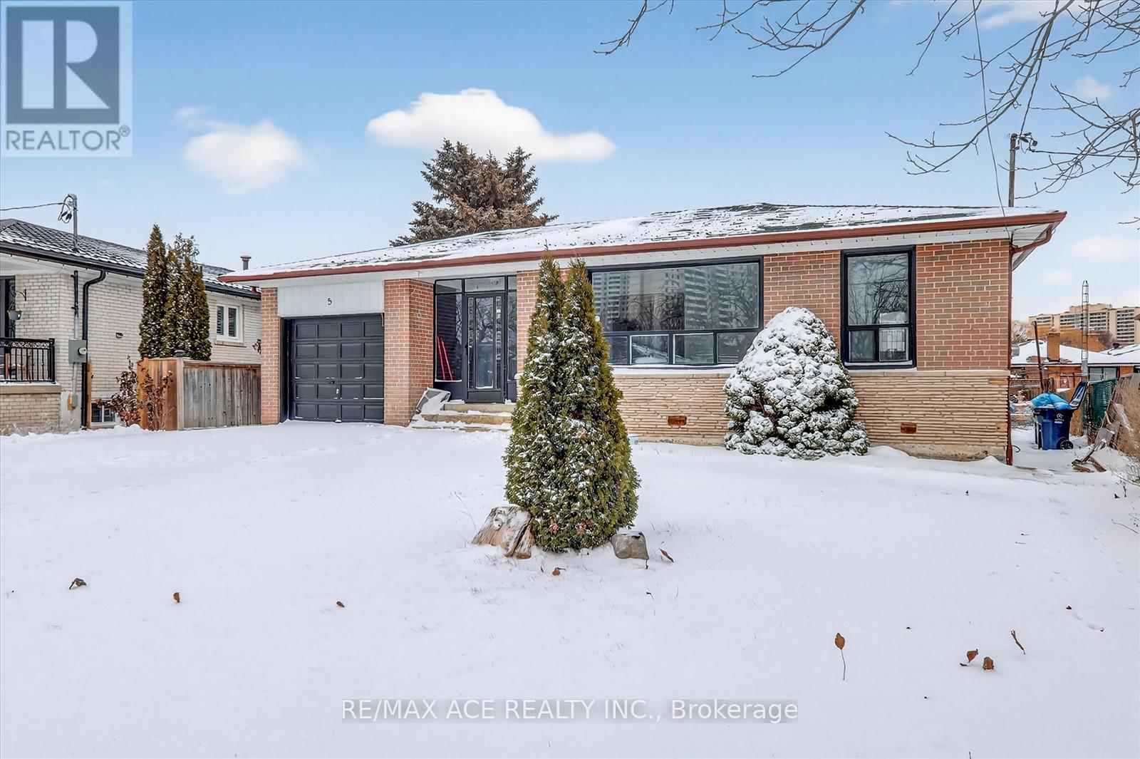 5 Forge Drive, Toronto, Ontario  M3N 2R2 - Photo 2 - W12659068