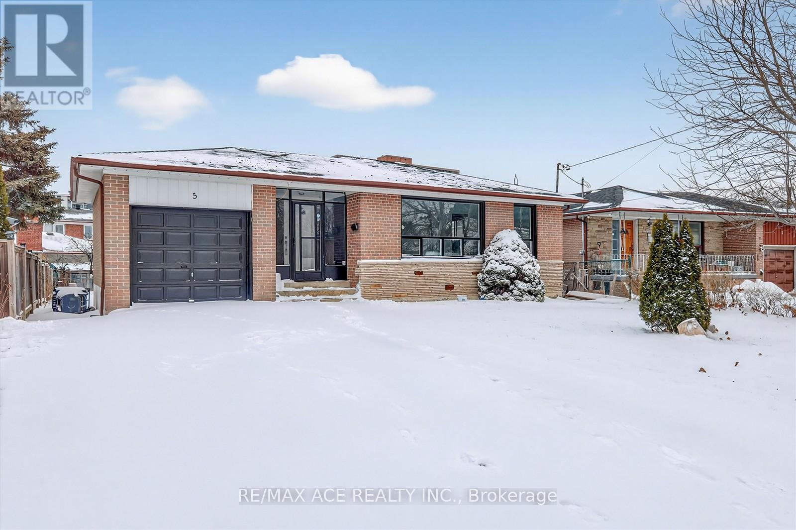 5 Forge Drive, Toronto, Ontario  M3N 2R2 - Photo 3 - W12659068