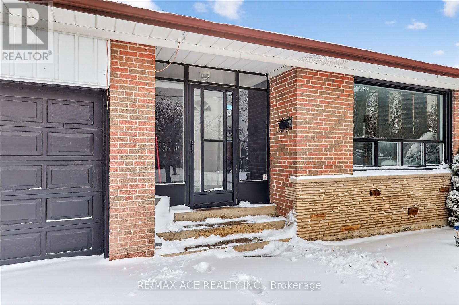 5 Forge Drive, Toronto, Ontario  M3N 2R2 - Photo 4 - W12659068