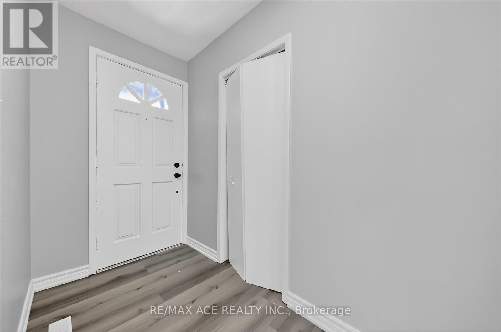 5 Forge Drive, Toronto, Ontario  M3N 2R2 - Photo 6 - W12659068